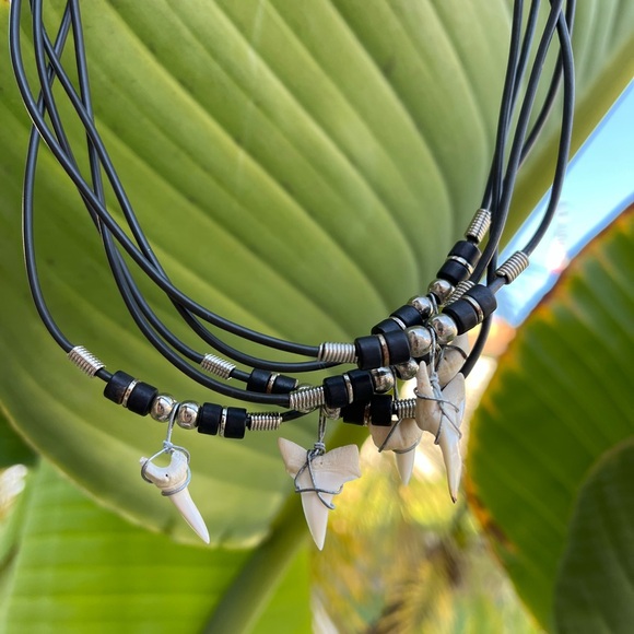 Shark Tooth Necklace Hawaii California Surf Beach Ocean Lucky Souvenir Wild Life - Picture 2 of 11